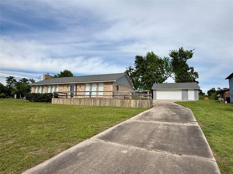 Photo of 337 W Cattle Drive, Onalaska, TX 77360 (MLS # 31821537)