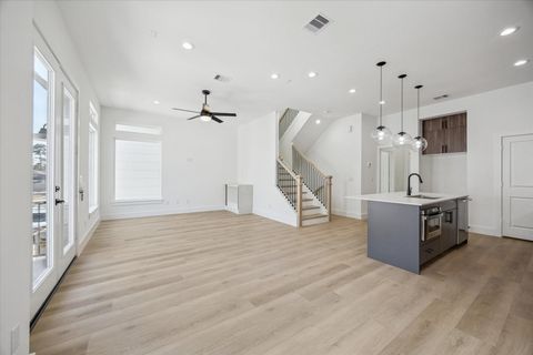 Tiny photo for 754 Curtin Street, Houston, TX 77018 (MLS # 93256065)
