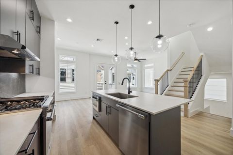 Photo of 754 Curtin Street, Houston, TX 77018 (MLS # 93256065)