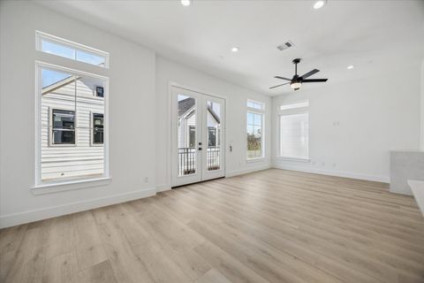 Tiny photo for 754 Curtin Street, Houston, TX 77018 (MLS # 93256065)