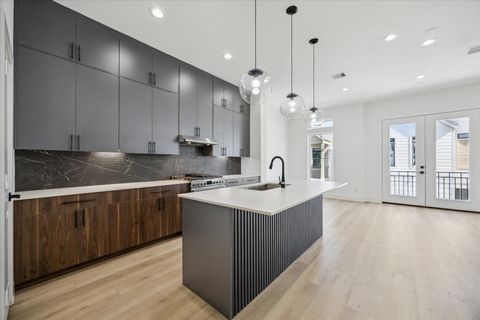 Tiny photo for 754 Curtin Street, Houston, TX 77018 (MLS # 93256065)