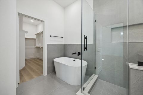 Tiny photo for 754 Curtin Street, Houston, TX 77018 (MLS # 93256065)