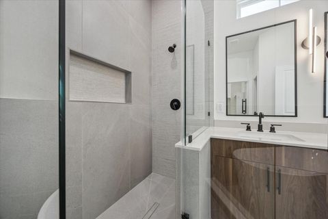 Tiny photo for 754 Curtin Street, Houston, TX 77018 (MLS # 93256065)