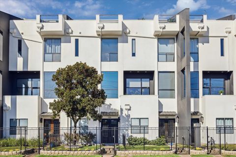 Photo of 1316 W Dallas Street, Houston, TX 77019 (MLS # 89245726)