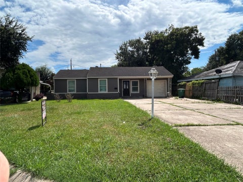 Photo of 1108 Redbud Circle, Pasadena, TX 77502 (MLS # 59286367)