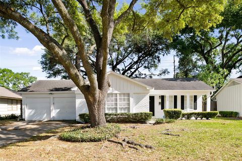Photo of 5422 Schumacher, Houston, TX 77056 (MLS # 55559915)