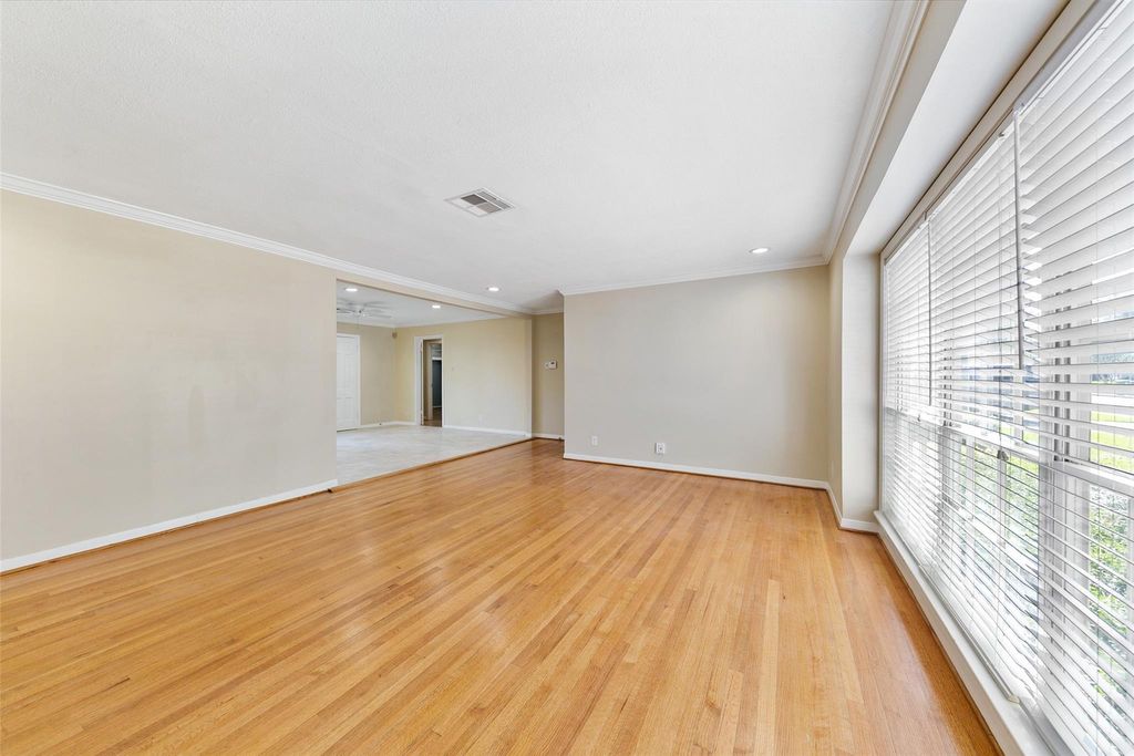 Photo of 5422 Schumacher, Houston, TX 77056 (MLS # 55559915)