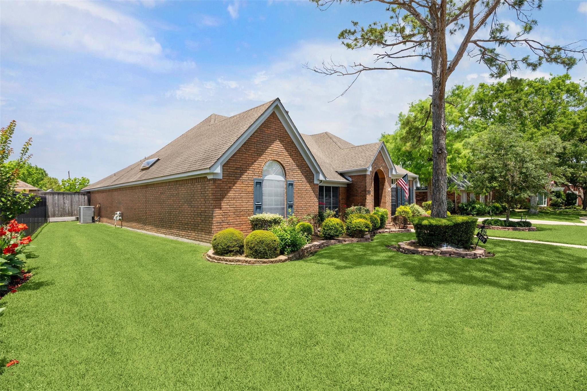 2419 Londonderry Drive