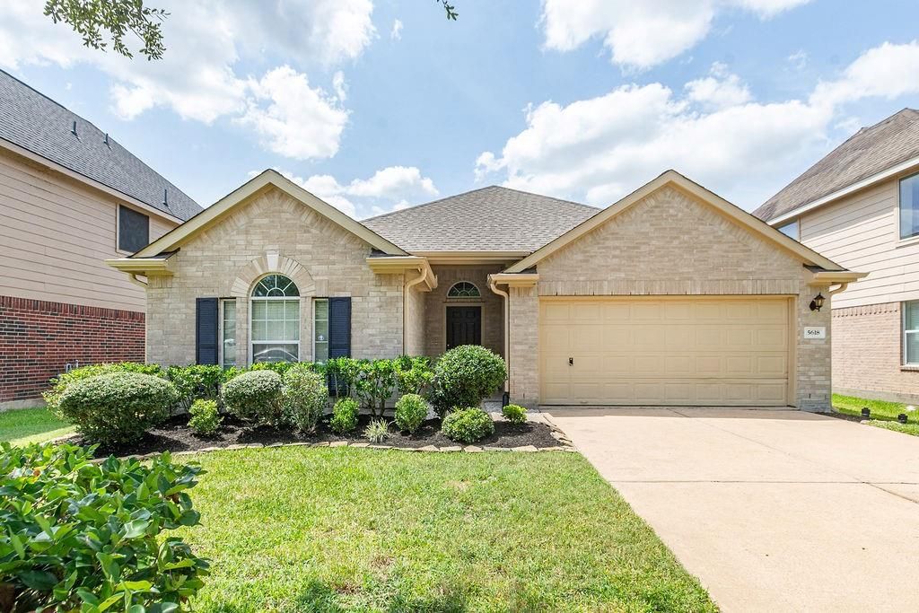 Photo of 5618 Savannah Woods Lane, Rosharon, TX 77583 (MLS # 2631471)