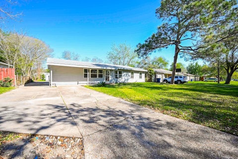 Tiny photo for 804 23rd Avenue N, Texas City, TX 77590 (MLS # 85791736)