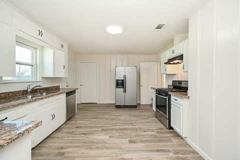 Tiny photo for 804 23rd Avenue N, Texas City, TX 77590 (MLS # 85791736)