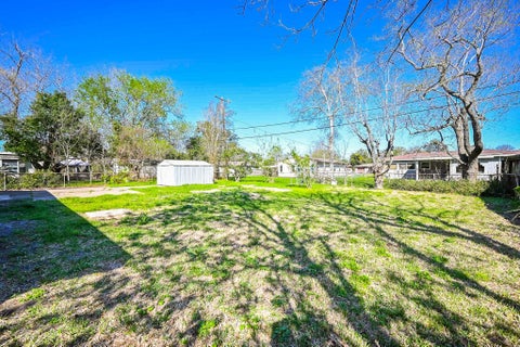 Tiny photo for 804 23rd Avenue N, Texas City, TX 77590 (MLS # 85791736)