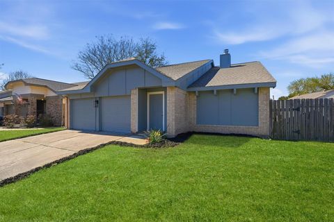 Photo of 2210 Trail West Street, Sugar Land, TX 77478 (MLS # 48923180)