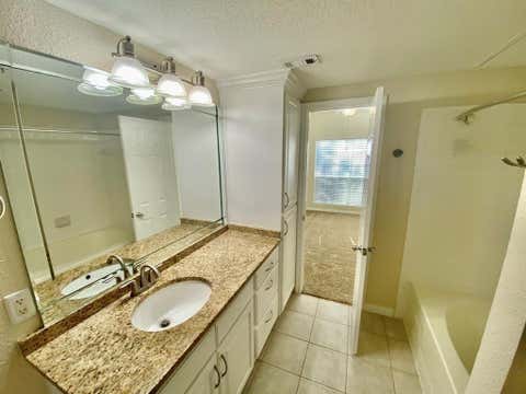 Photo of 1919 Post Oak Park Dr Drive #1214, Houston, TX 77027 (MLS # 16017957)