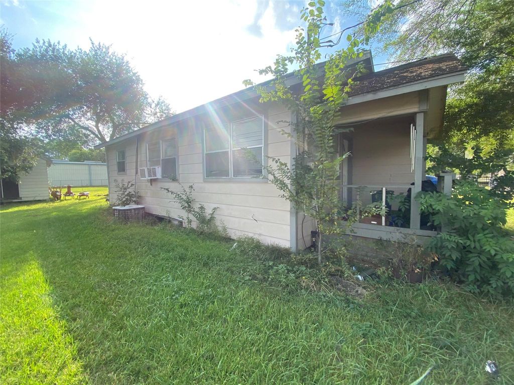 Photo of 8926 Courtney Drive, Highlands, TX 77562 (MLS # 3021351)