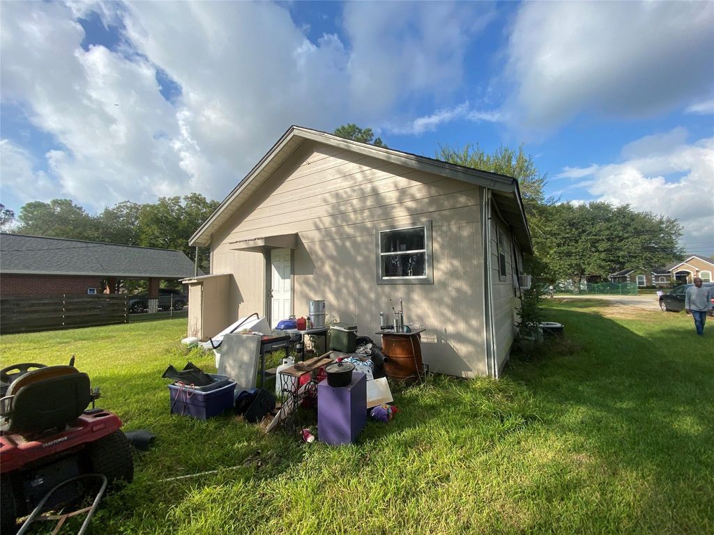 Photo of 8926 Courtney Drive, Highlands, TX 77562 (MLS # 3021351)