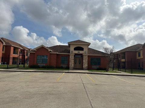 Apartment For Rent - 107 Oak Park Drive<br/> Clute, TX 77531