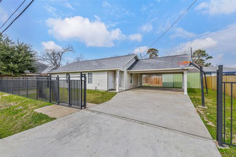 Photo of 1010 Jeff Street, Houston, TX 77091 (MLS # 84374488)