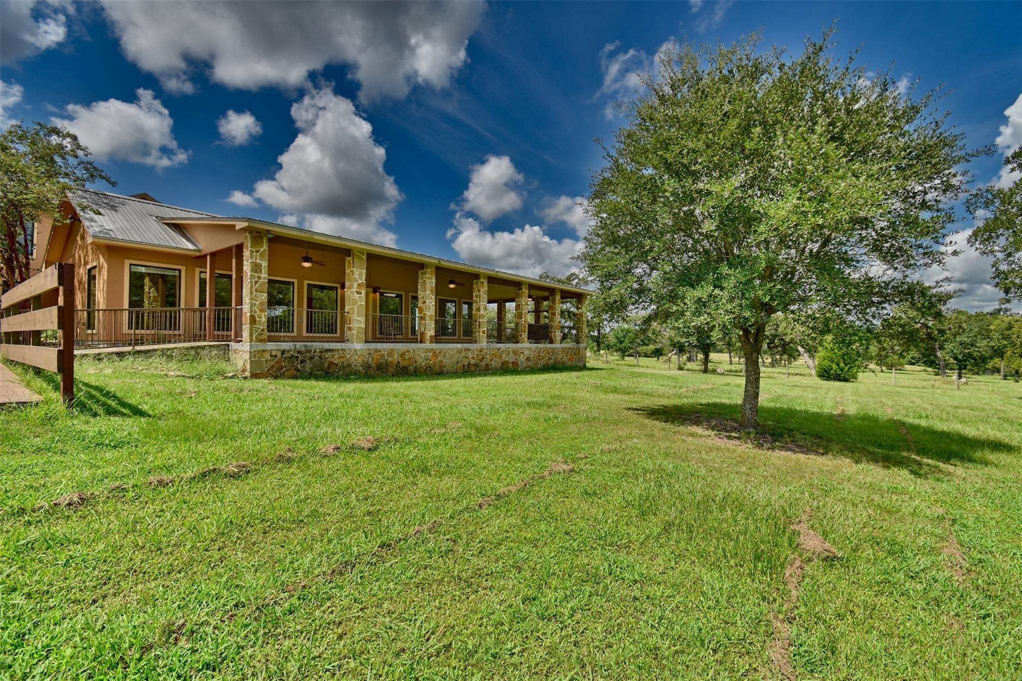 2316 Highway 159 E