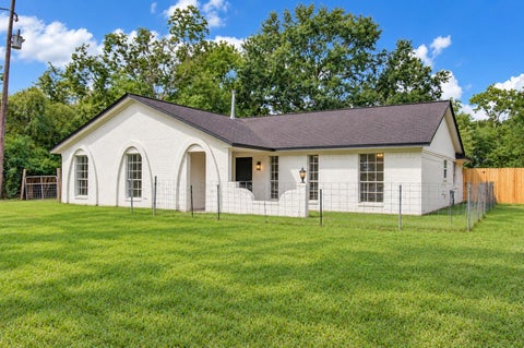 Photo of 322 S Persimmon Street, Tomball, TX 77375 (MLS # 49464888)