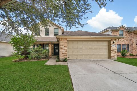 Photo of 5418 Cinnamon Lake Drive, Baytown, TX 77521 (MLS # 80215092)