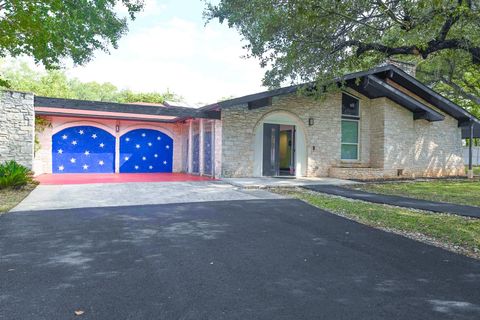 Photo of 640 Rainbow Ridge, Canyon Lake, TX 78133 (MLS # 81471213)