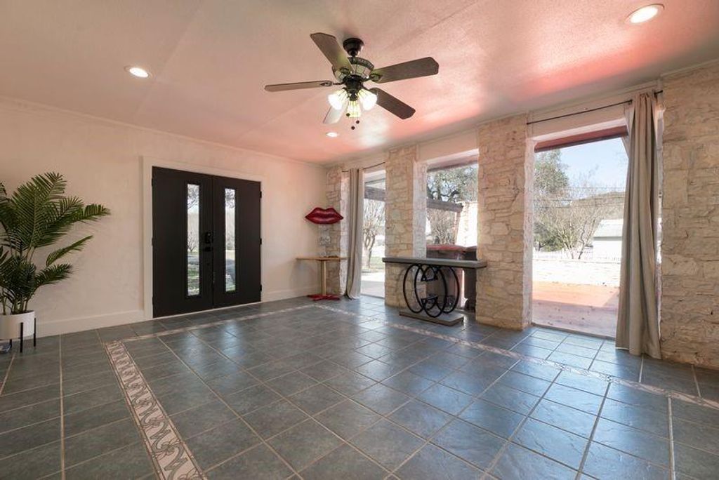 Photo of 640 Rainbow Ridge, Canyon Lake, TX 78133 (MLS # 81471213)