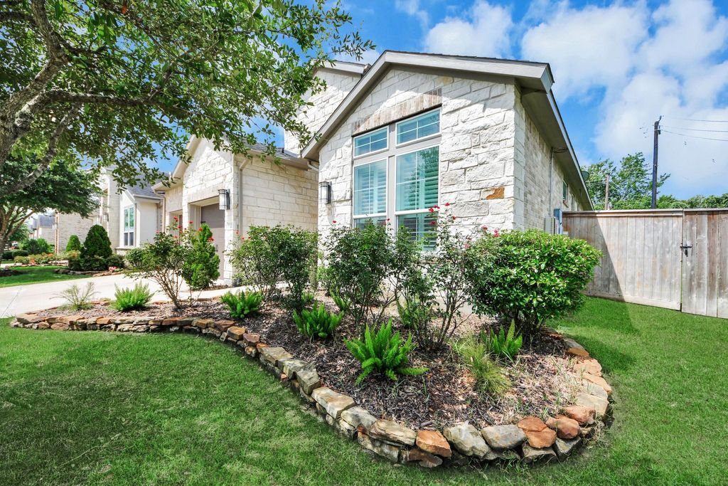 Photo of 13202 James Terrace Lane, Houston, TX 77059 (MLS # 92196566)