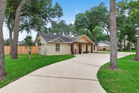 Photo of 341 W Gaywood Drive, Houston, TX 77079 (MLS # 57716673)