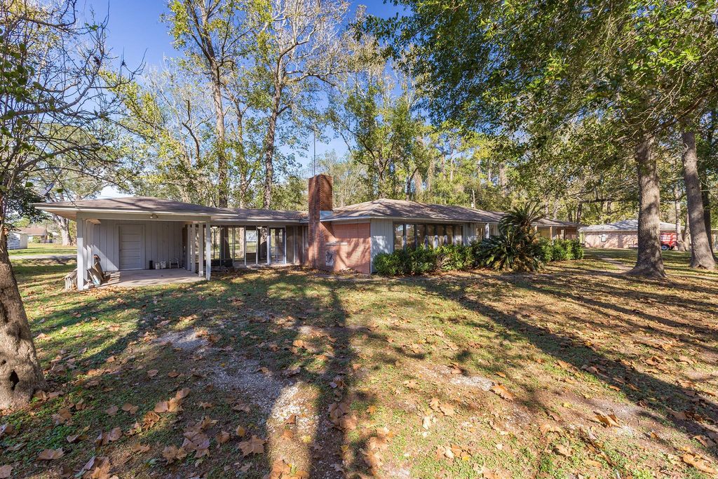 Photo of 409 E Linney Street, Dayton, TX 77535 (MLS # 42199074)