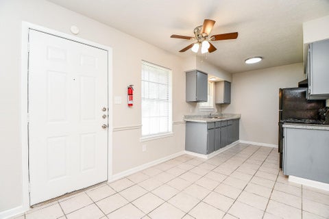 Apartment For Rent - 1526 East Avenue #203<br/> Katy, TX 77493