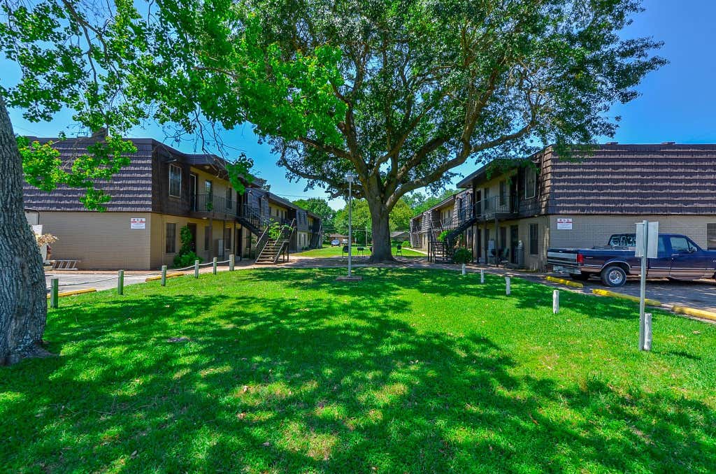 Photo of 1526 East Avenue #203, Katy, TX 77493 (MLS # 95779981)