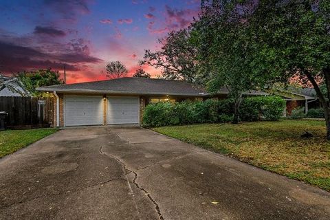 Photo of 9522 Winsome Lane, Houston, TX 77063 (MLS # 31934558)
