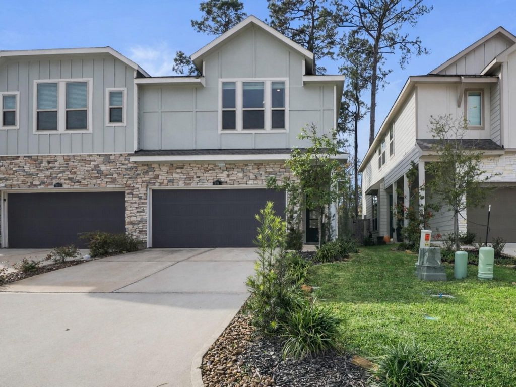 Photo of 674 Royal Arch Drive, Conroe, TX 77304 (MLS # 34808757)