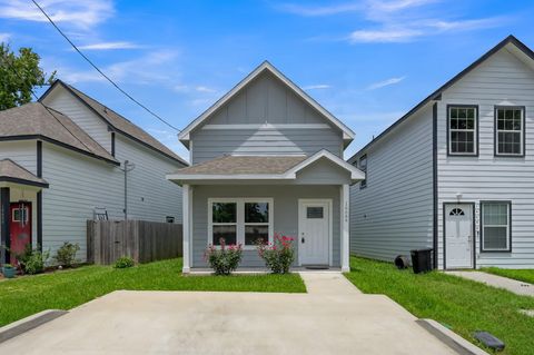 Photo of 16684 E Ivanhoe, Montgomery, TX 77316 (MLS # 69180024)