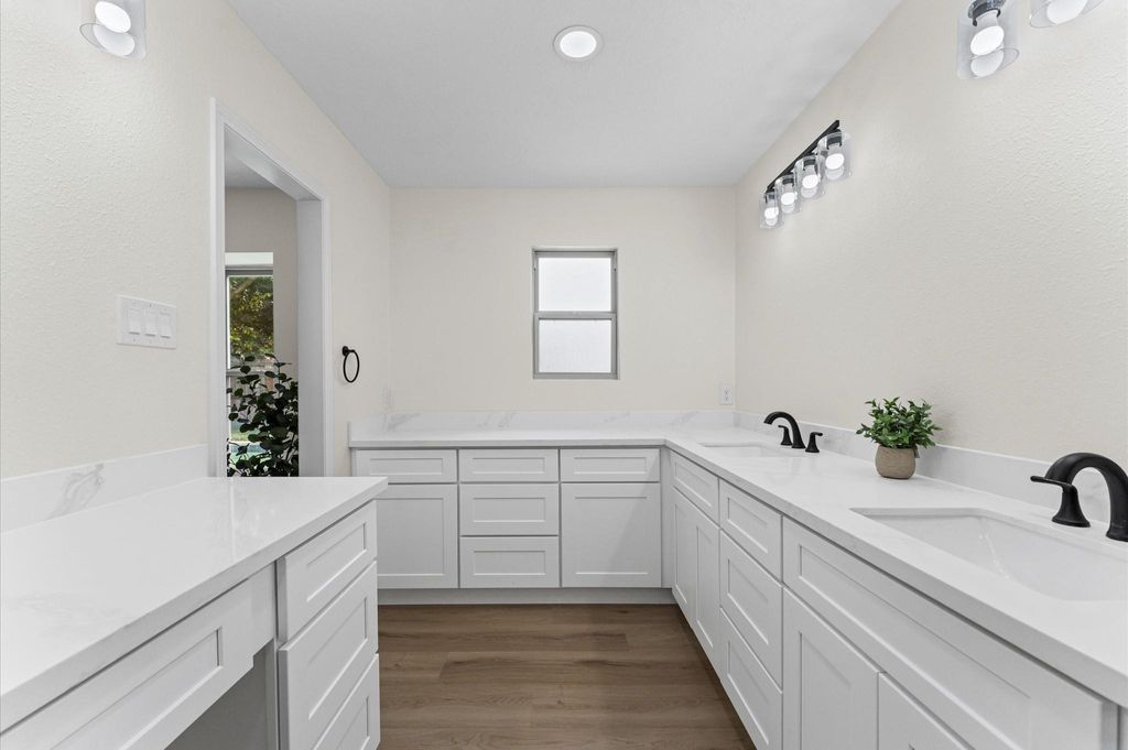 Photo of 2914 Riata Lane, Houston, TX 77043 (MLS # 16196734)