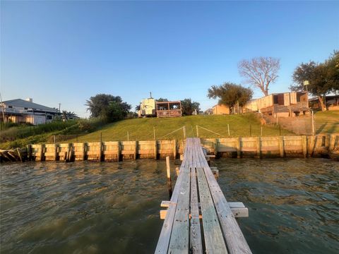 Photo of 2646 Bay Oaks Harbor Drive, Baytown, TX 77523 (MLS # 24249298)