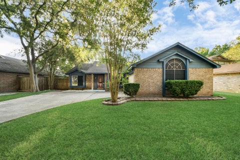 Photo of 3611 Bee Bayou Lane, Sugar Land, TX 77479 (MLS # 44015744)