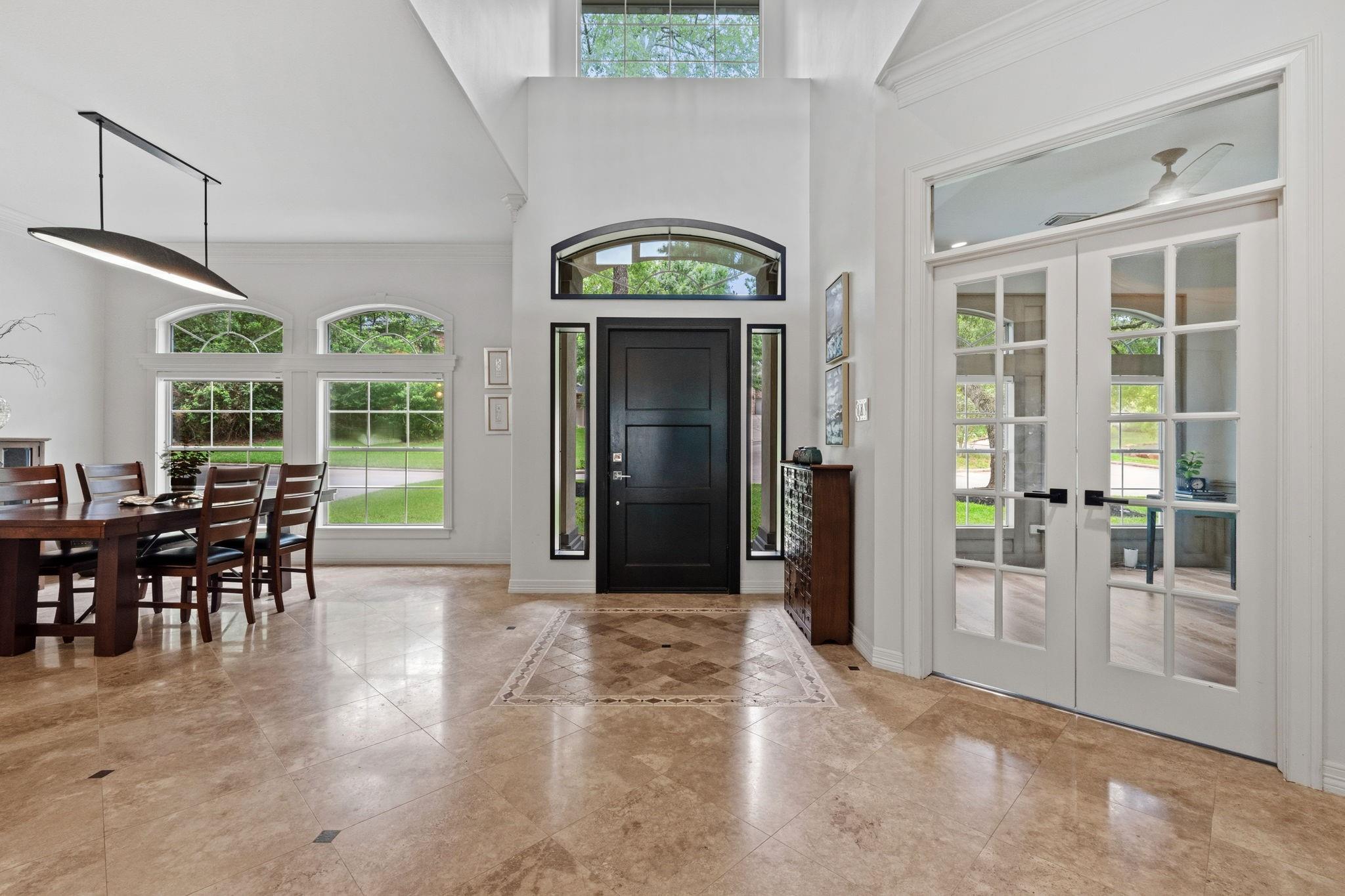 63 W Horizon Ridge Place