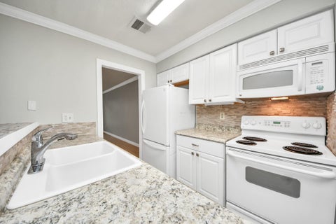 Townhouse For Sale - 5000 Milwee Street #34<br/> Houston, TX 77092