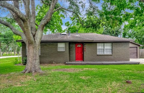 Photo of 708 Moody Avenue, League City, TX 77573 (MLS # 39518955)