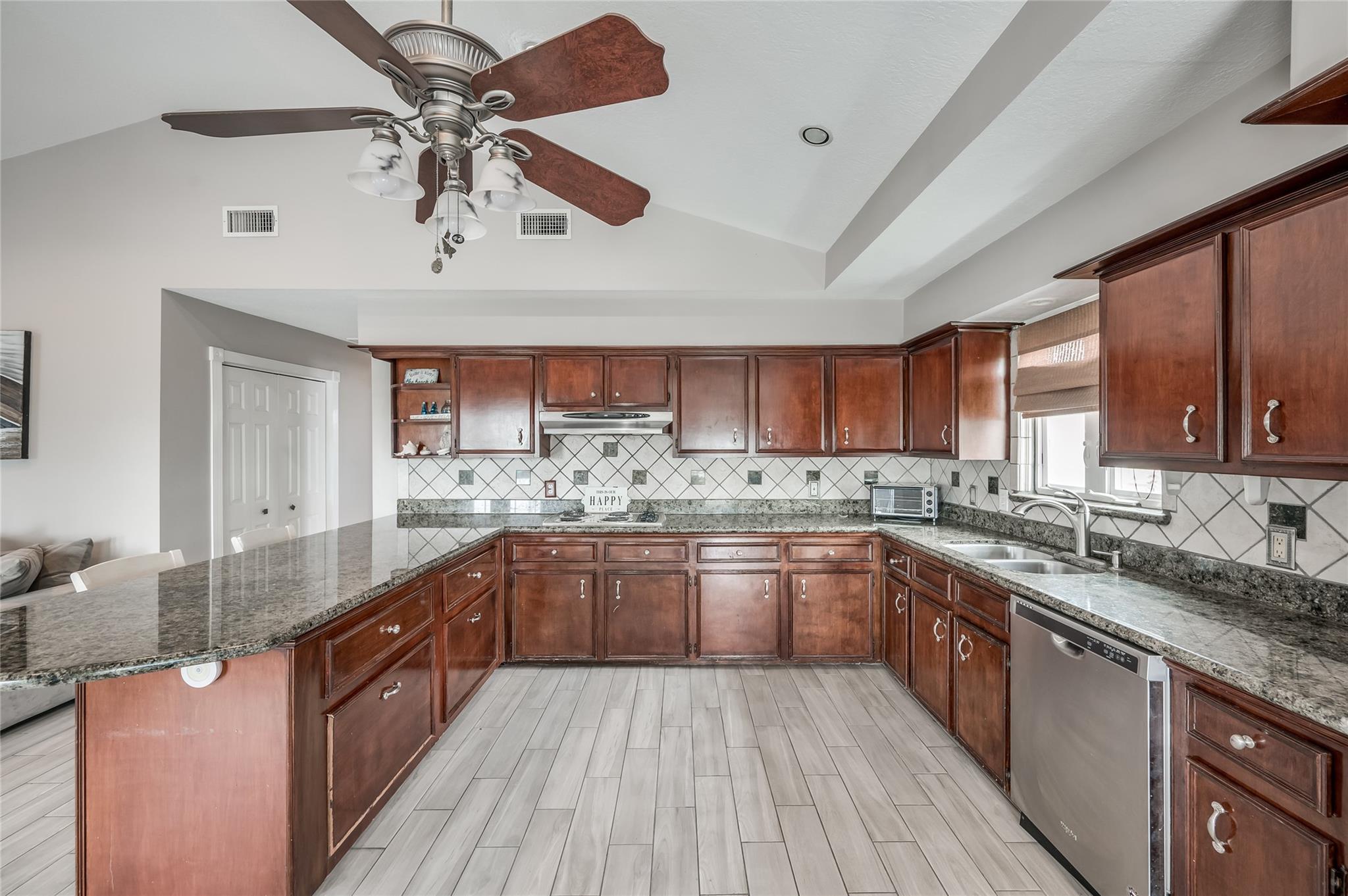 124 Mae Cir N