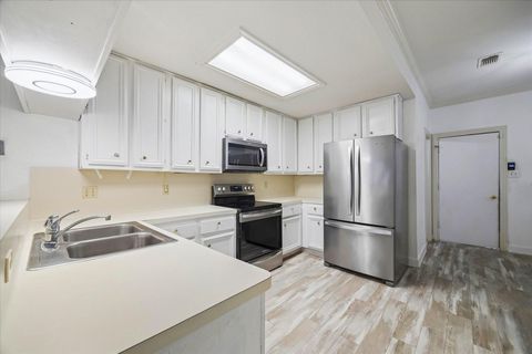 Photo of 880 Tully Road #13, Houston, TX 77079 (MLS # 78407261)