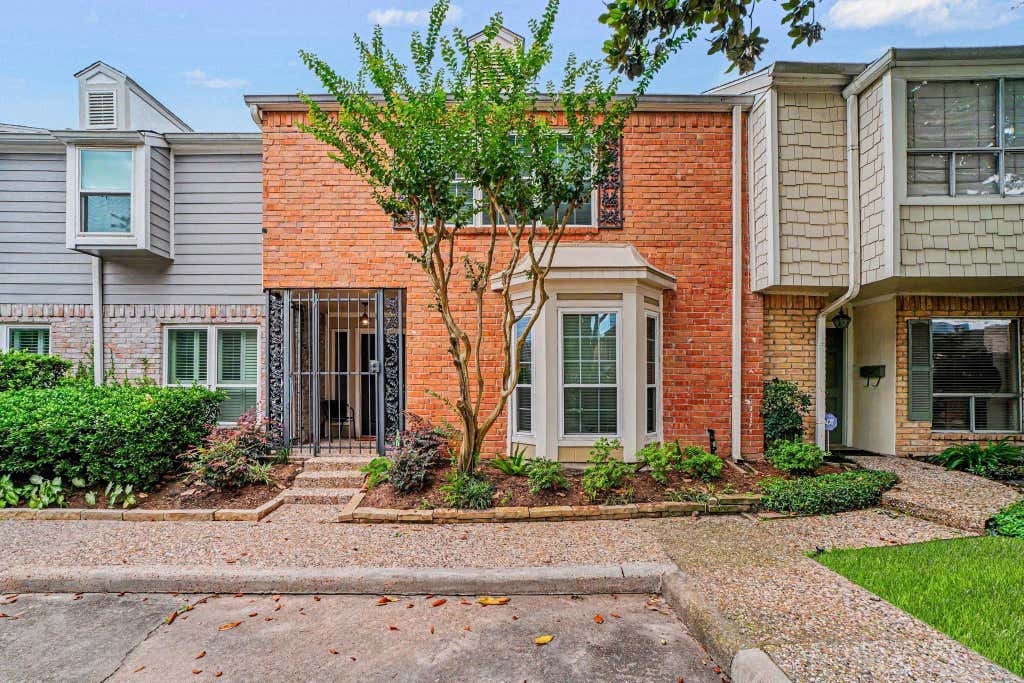 Photo of 1661 W Sam Houston Parkway S, Houston, TX 77042 (MLS # 72718200)