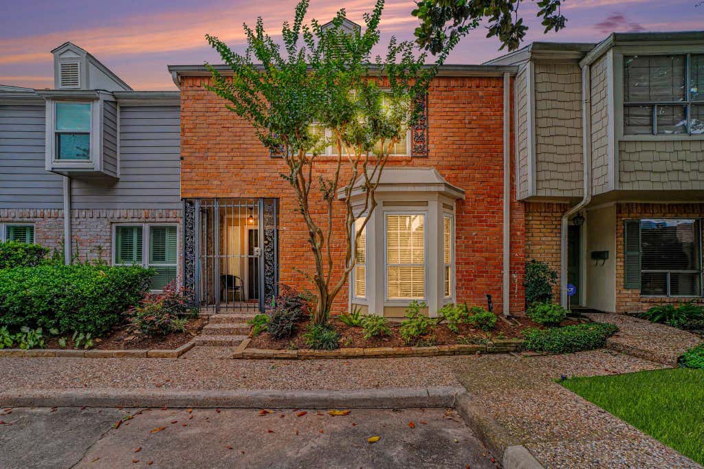 Photo of 1661 W Sam Houston Parkway S, Houston, TX 77042 (MLS # 72718200)