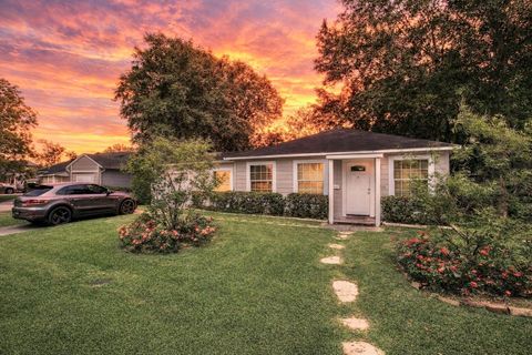 Photo of 1516 Story Street, Houston, TX 77055 (MLS # 68941155)