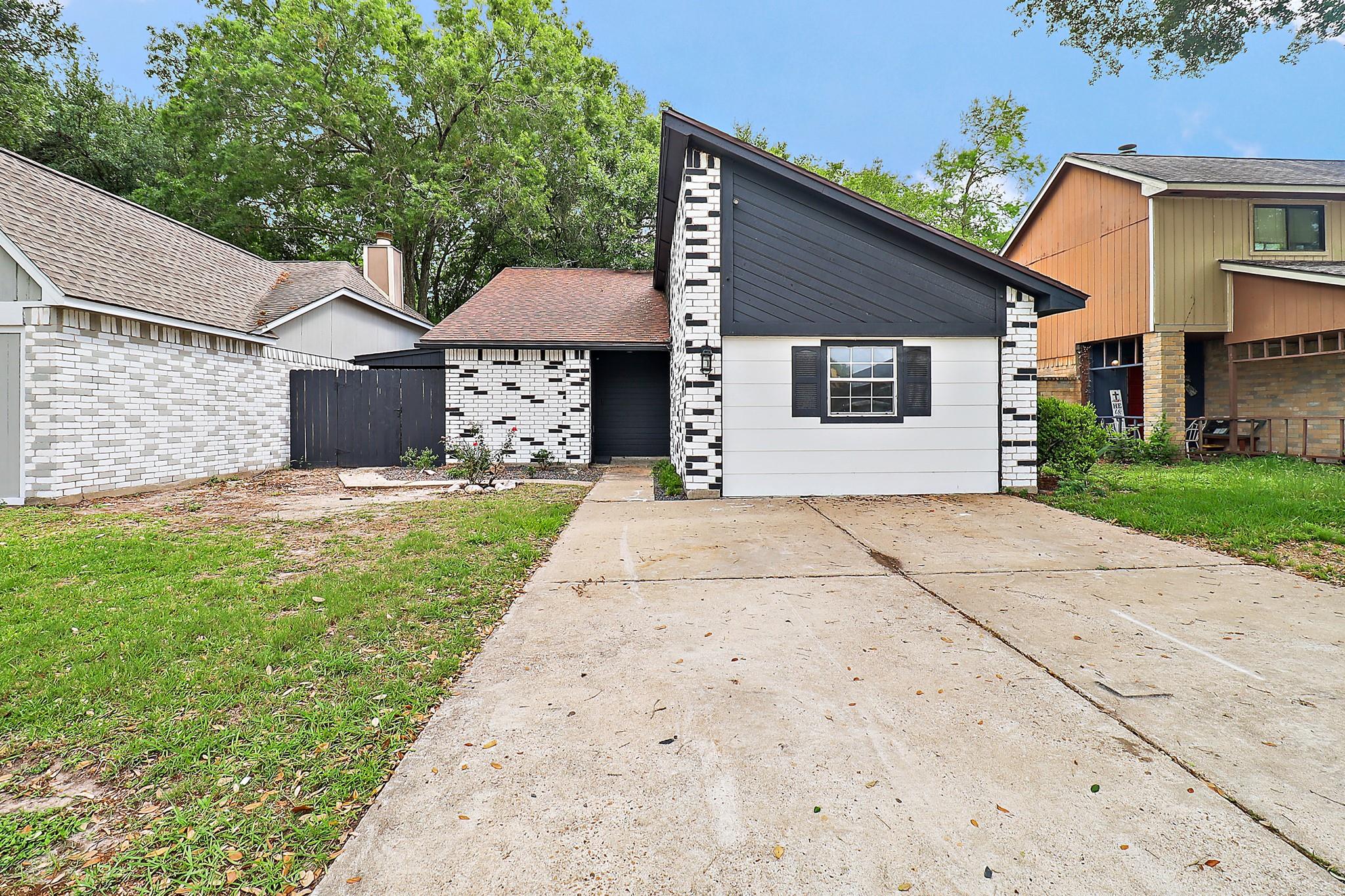 30 Crestbriar Court
