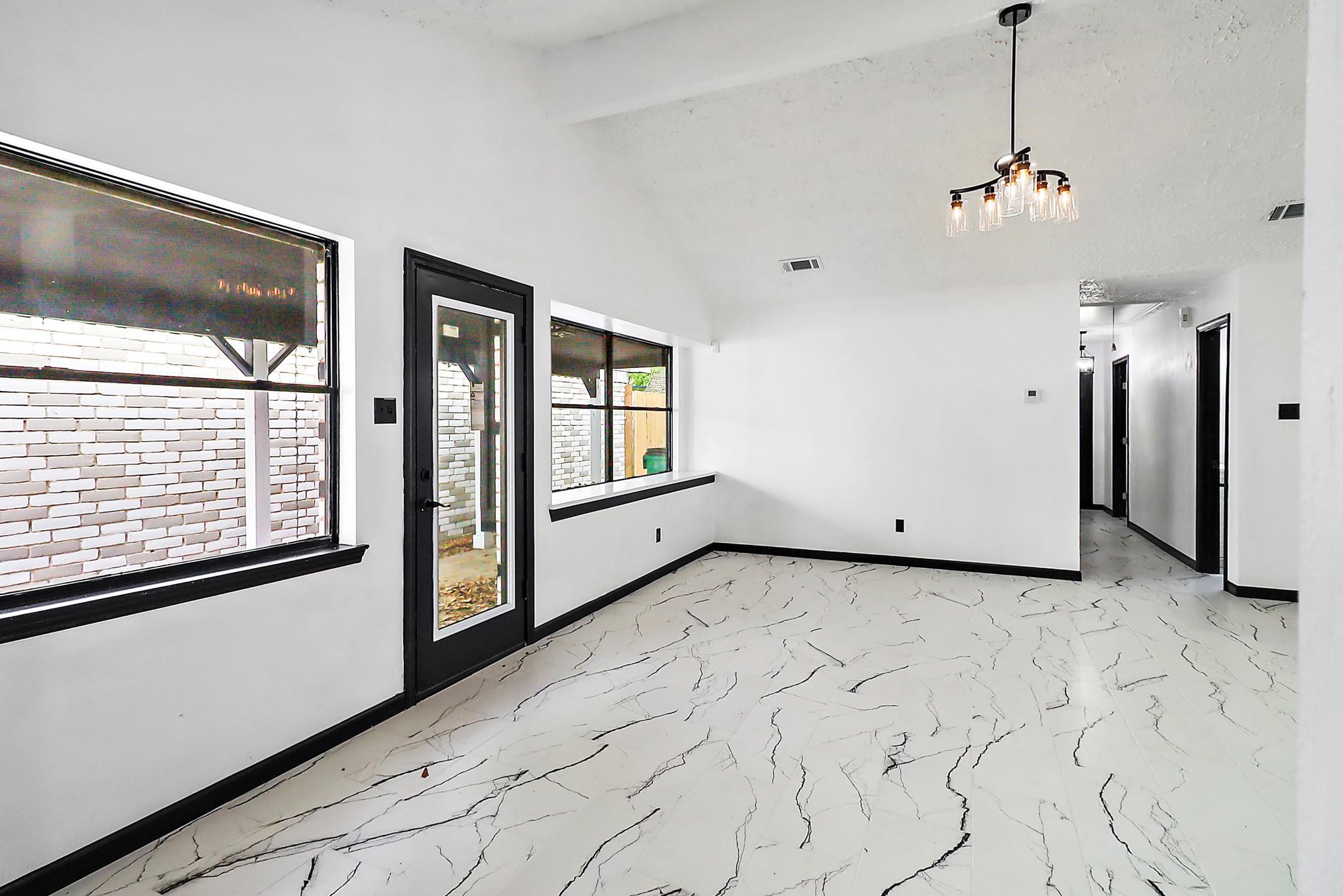 30 Crestbriar Court