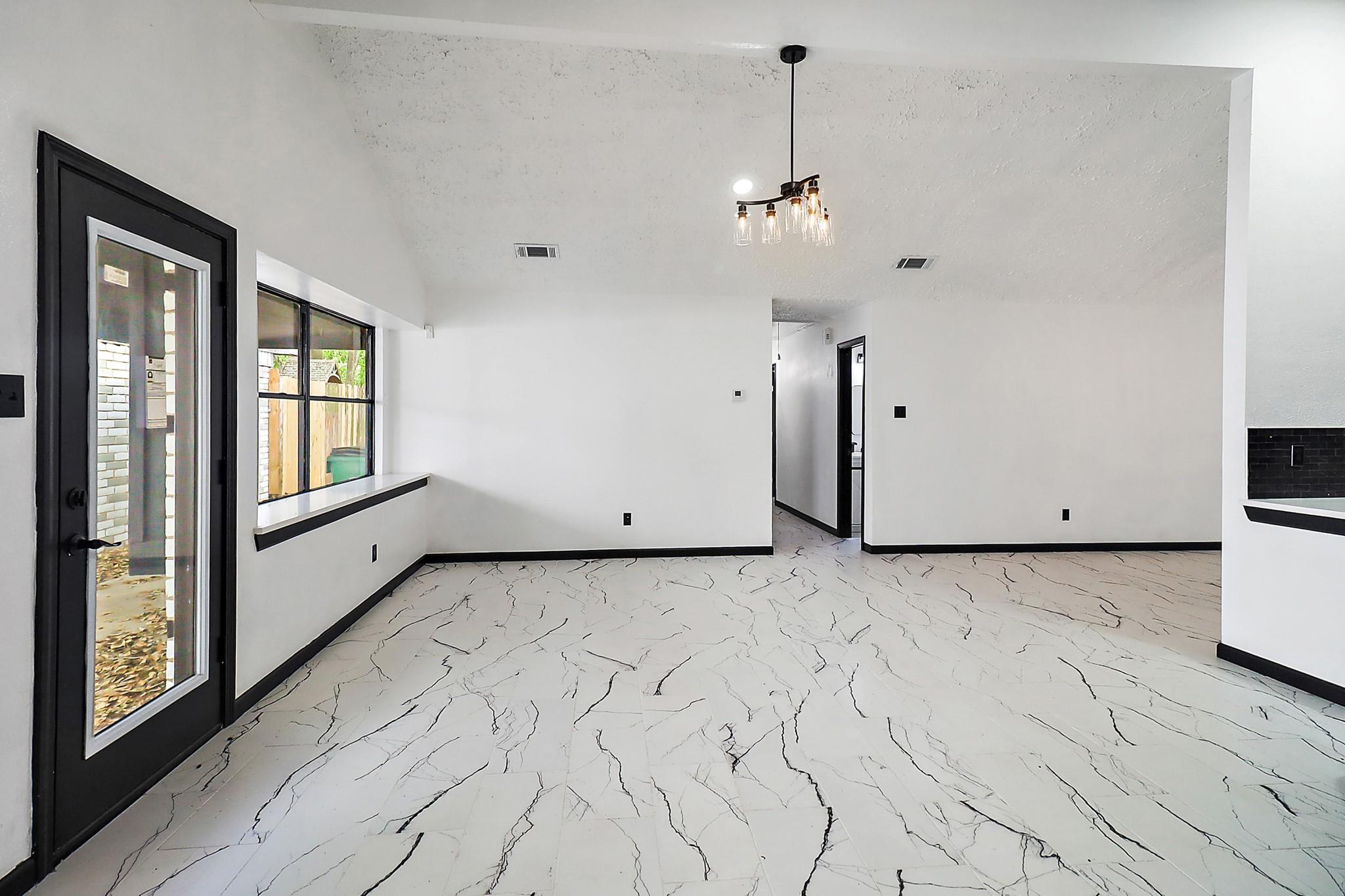 30 Crestbriar Court