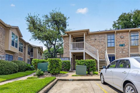 Photo of 1311 Antoine Drive #195, Houston, TX 77055 (MLS # 40319091)